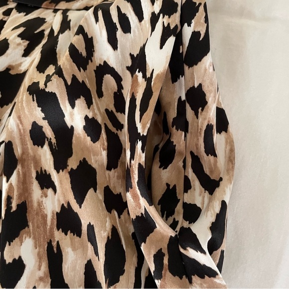 WHBM Satin Pleated Animal Print Skirt w/ Pockets, size 0 - Picture 5 of 5